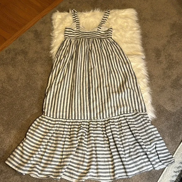 NWT Banana Republic Grey and White Maxi Dress in size small petite. - Picture 9 of 10